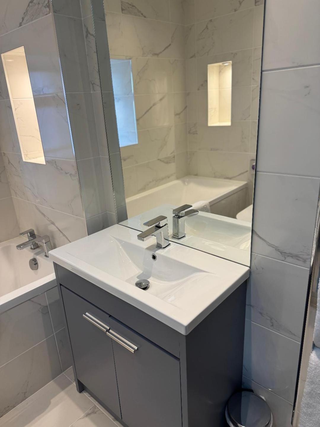 The Blueberry Hotel Понтиприд Екстериор снимка