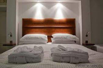 The Blueberry Hotel Понтиприд Екстериор снимка