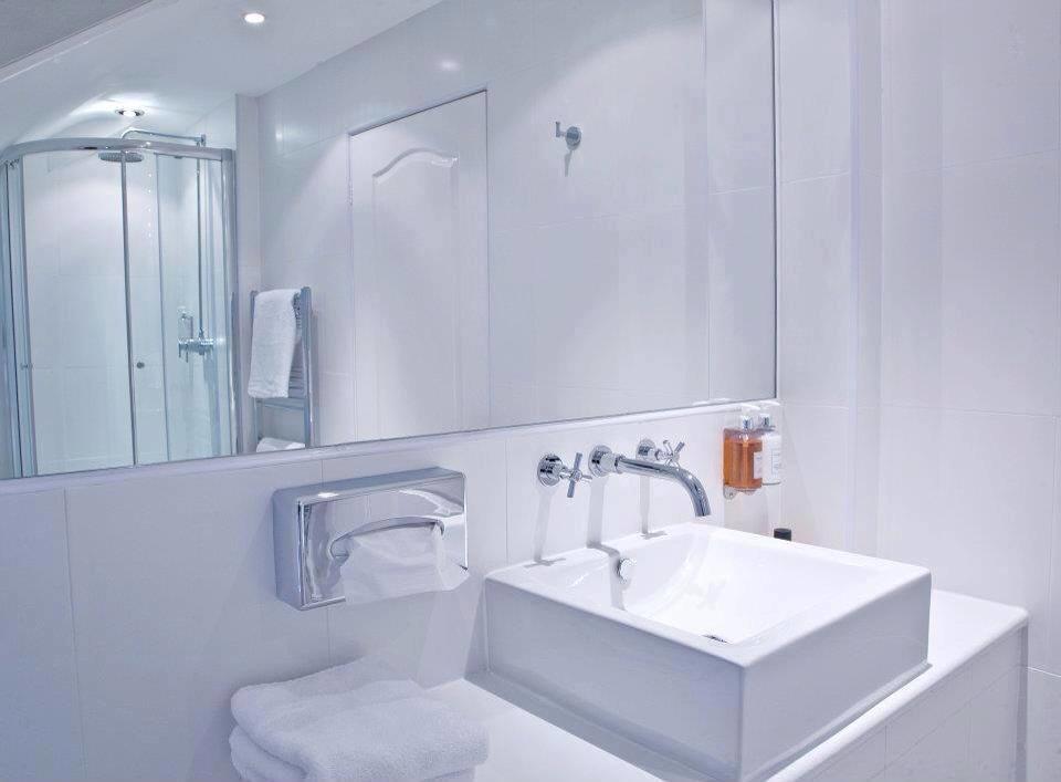 The Blueberry Hotel Понтиприд Екстериор снимка