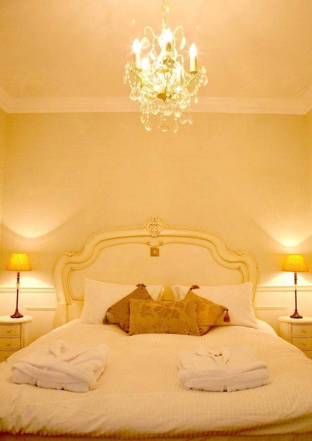 The Blueberry Hotel Понтиприд Екстериор снимка